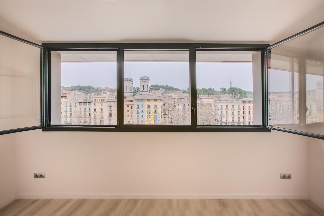 Flateli - Placa Catalunya 42 * Girona